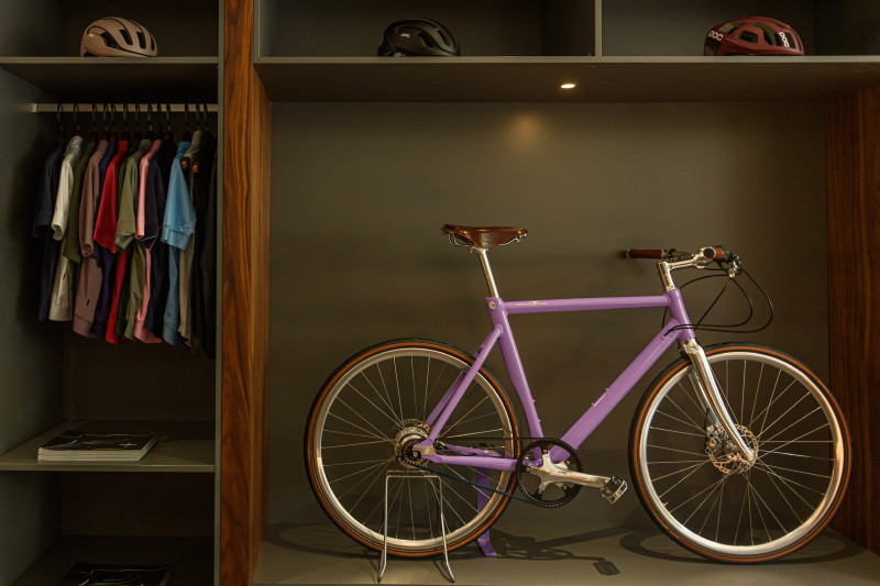 Fahrradladen_großes Regal_Detailansicht